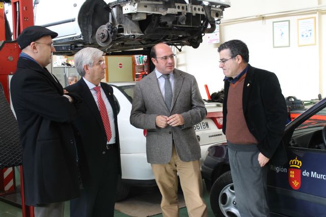El consejero de Educación visita el IES Infanta Elena, galardonado con el Premio Nacional de Educación para centros - 2, Foto 2