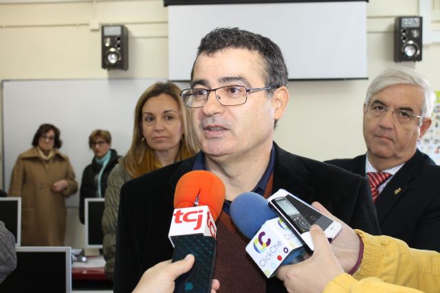 El consejero de Educación visita el IES Infanta Elena, galardonado con el Premio Nacional de Educación para centros - 4, Foto 4