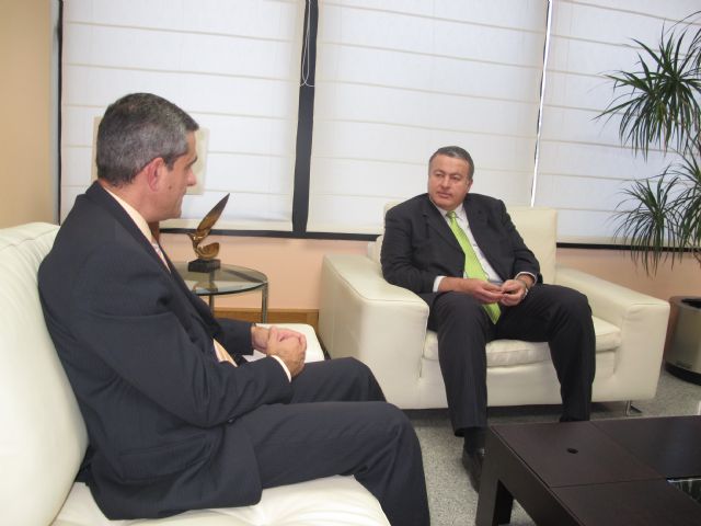El consejero de Fomento recibe al alcalde de Campos del Río - 1, Foto 1