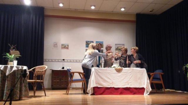 El grupo de teatro aficionado torreño La Peñeta se lo monta en Femenino plural en Alguazas - 1, Foto 1