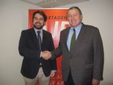 Reunión entre el consejero Francisco Bernabé y el presidente de la Asociación de Jóvenes Empresarios de Cartagena