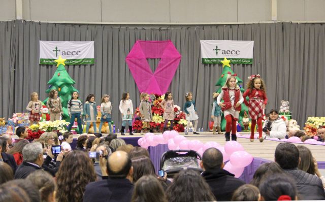 Más de 700 personas se sumaron al Desfile de Moda Benéfico para la Asociación Contra el Cáncer - 2, Foto 2