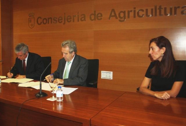 La Comunidad y La Caixa renuevan la colaboracin en actuaciones de mejora de espacios naturales e integracin de colectivos en riesgo de exclusin social, Foto 1