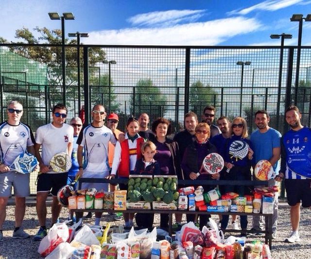 El Partido Popular de Lorca recoge 200 kg. de alimentos no perecederos para Cáritas a través del II Torneo Solidario de Pádel - 1, Foto 1