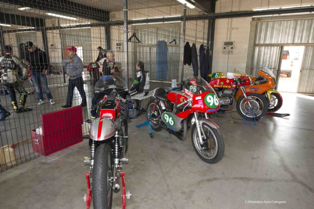 Las motos clásicas rugieron en el Circuito de Velocidad de Cartagena - 1, Foto 1