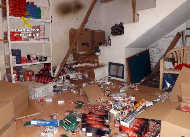 La Guardia Civil detiene in fraganti a dos jóvenes mientras robaban en un estanco - 1, Foto 1