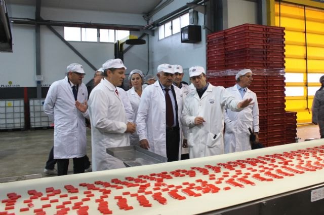 Garre resalta la apuesta por la creación de empleo, la exportación y la innovación de la empresa Golosinas Fini - 1, Foto 1