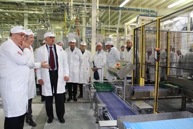 Garre resalta la apuesta por la creación de empleo, la exportación y la innovación de la empresa Golosinas Fini - 2, Foto 2