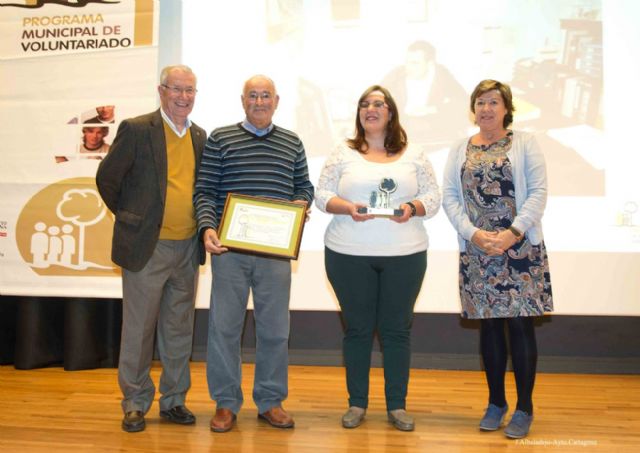 Alfonso Martínez Barbero y Torre Nazaret recibieron sus premios al Compromiso Voluntario - 1, Foto 1