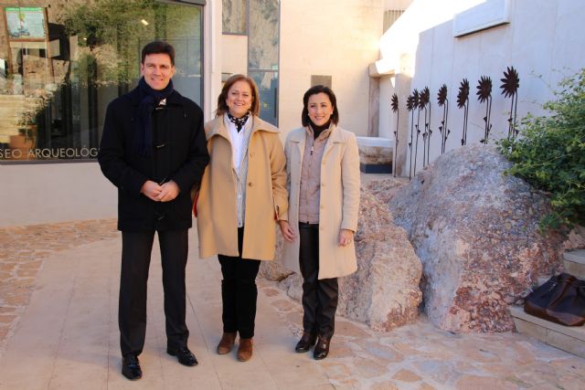 La directora de Bienes Culturales visita Alhama y apoya la restauracin del recinto inferior del castillo, Foto 1