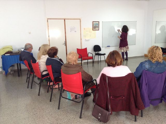 El taller de autoestima del banco del tiempo congregó a 17 personas - 1, Foto 1