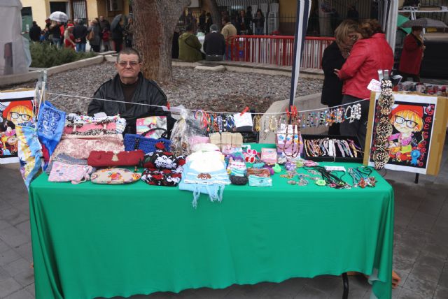 La lluvia no pudo con la jornada navideña de los artesanos torreños - 1, Foto 1
