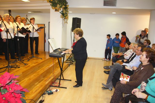 El Alcalde celebra la Navidad con las asociaciones y vecinos de El Carmen - 2, Foto 2