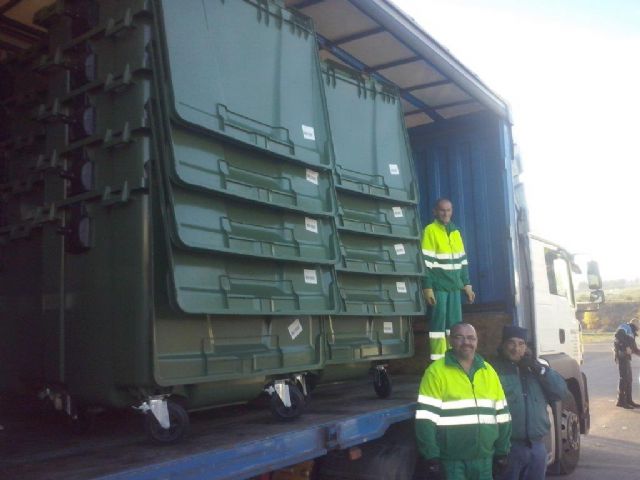 Obras y Servicios renueva los contenedores de basuras de cuatro pedanías de Cehegín - 1, Foto 1