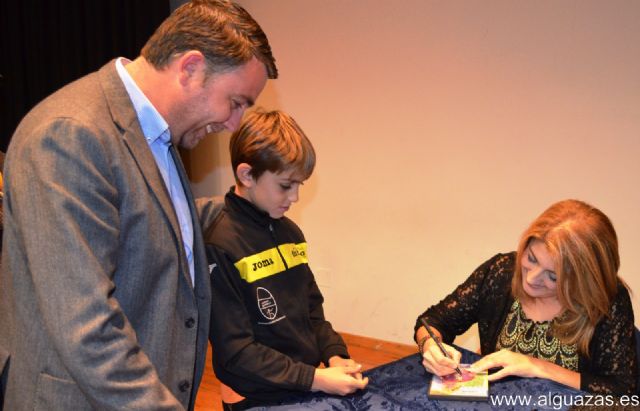 Los Cuentos para sanar de la escritora alguaceña Raquel Mengual se presentan en sociedad en una abarrotada Casa de la Cultura local - 5, Foto 5