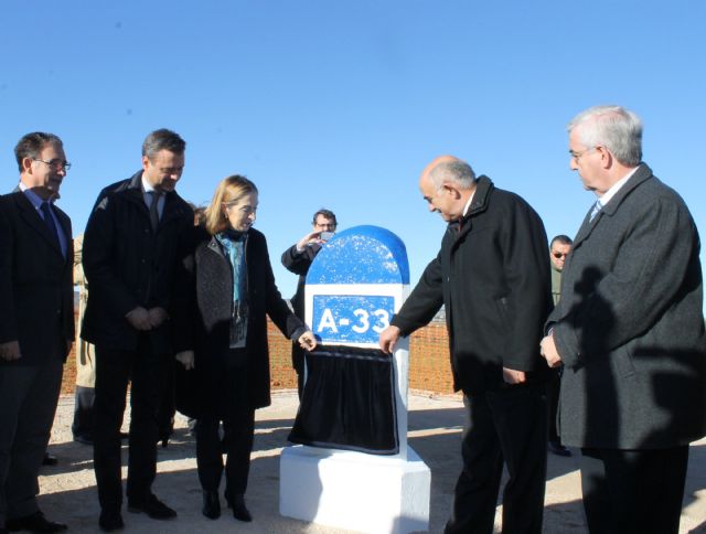 La Ministra de Fomento pone la primera piedra del último tramo de la A-33 que conectará Jumilla con Yecla - 2, Foto 2