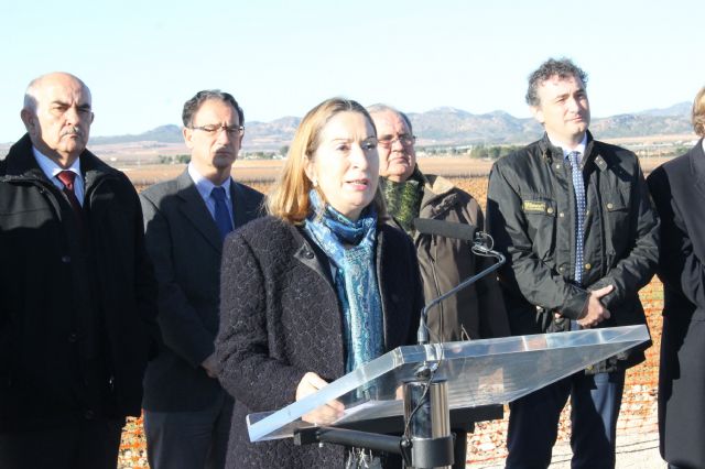 La Ministra de Fomento pone la primera piedra del último tramo de la A-33 que conectará Jumilla con Yecla - 4, Foto 4