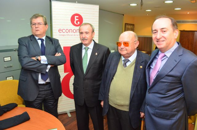 Gómez Fayrén explicó las funciones del Consejo Jurídico regional en el acto complementario de la Junta General del Colegio de Economistas - 1, Foto 1