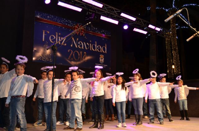 Cientos de estudiantes participan en el XVI Festival de Villancicos Escolares de Águilas - 4, Foto 4