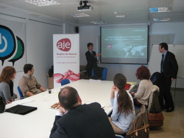 Garrigues explica a jóvenes empresarios los principales cambios a los que se enfrentan desde el 1 de enero - 2, Foto 2