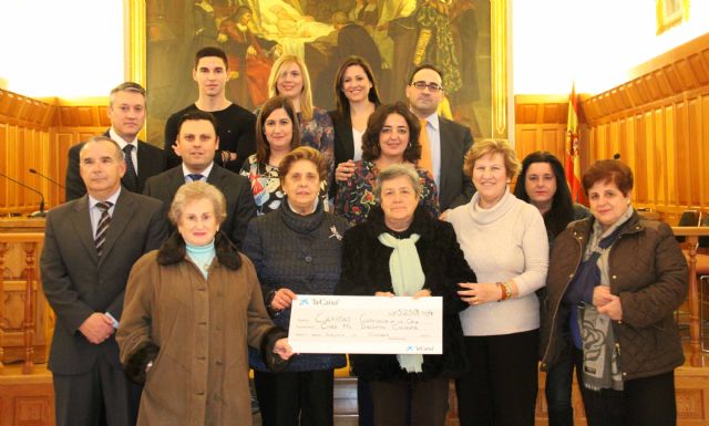 Las Cáritas de Caravaca reciben 5.250 euros de la obra social de la caixa - 1, Foto 1