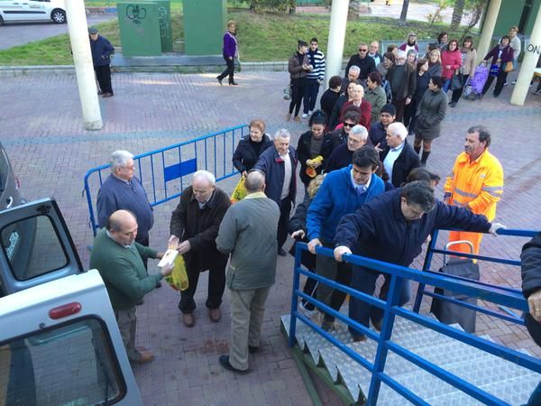 El Ayuntamiento de Molina de Segura y la empresa de servicios Sercomosa reparten unas 3.000 macetas con flores de Pascua - 3, Foto 3