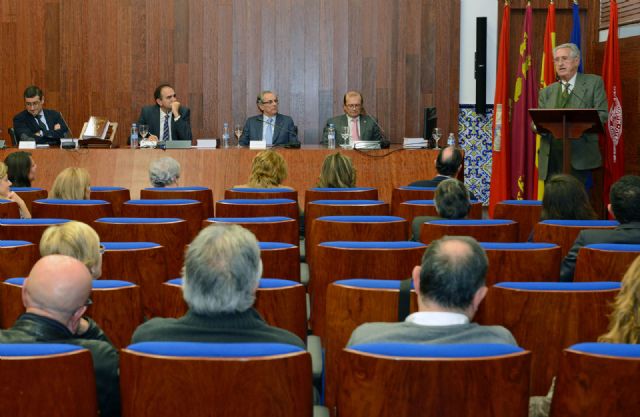 La Universidad de Murcia edita un libro homenaje al profesor de Derecho del Trabajo Jesús María Galiana - 1, Foto 1