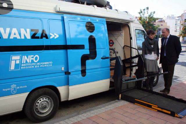 La directora adjunta del INFO visitó ayer Alcantarilla para presentar el servicio INFOmóvil - 3, Foto 3