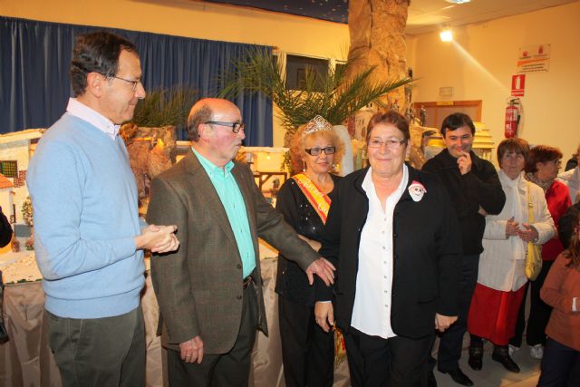 El Alcalde inaugura el Belén realizado por los socios del centro de mayores de La Fama - 2, Foto 2