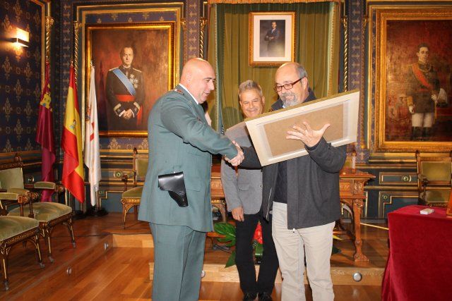 El ayuntamiento reconoce los méritos del Guardia Civil Carlos Valero - 1, Foto 1