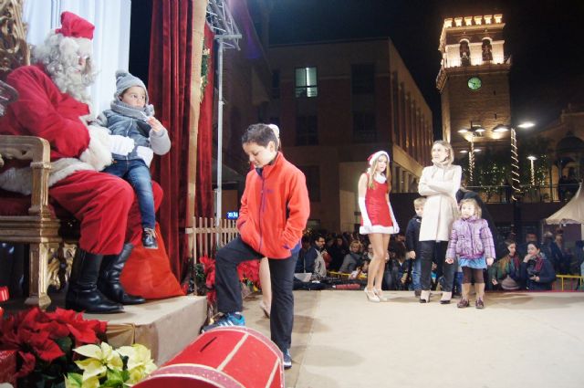 Papá Noël llega a Totana en carroza para recoger las cartas de los más pequeños - 2, Foto 2