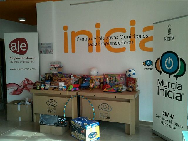 El CIM-M cuenta desde hoy con un punto de recogida de juguetes y alimentos - 1, Foto 1