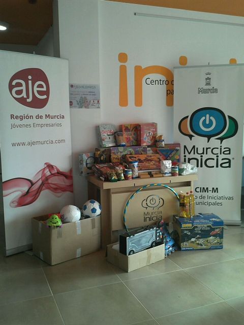 El CIM-M cuenta desde hoy con un punto de recogida de juguetes y alimentos - 3, Foto 3