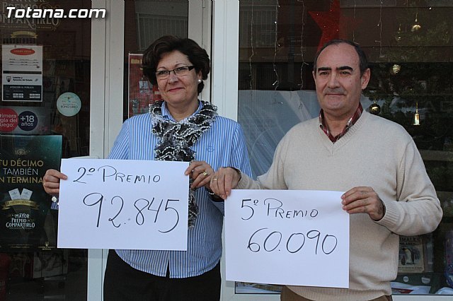 La librería Atenas de Totana reparte el segundo y uno de los quintos premios del Sorteo Extraordinario de Lotería de Navidad, Foto 3