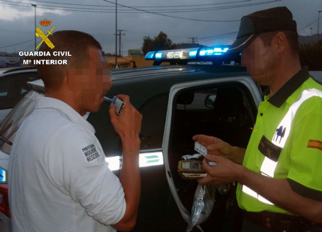 La Guardia Civil detiene a un conductor por carecer de carné, superar la velocidad máxima y conducir bajo la influencia de drogas - 1, Foto 1