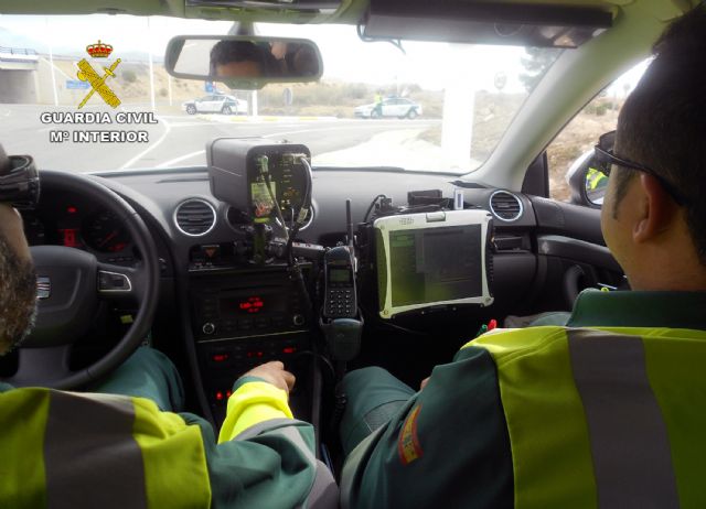 La Guardia Civil detiene a un conductor por carecer de carné, superar la velocidad máxima y conducir bajo la influencia de drogas - 2, Foto 2