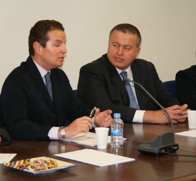 Bernabé garantiza a los empresarios el compromiso del Gobierno regional con la llegada del AVE a Lorca - 1, Foto 1