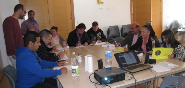 Finaliza un curso de habilidades sociales y técnicas de busqueda de empleo desarrollado en Totana, Foto 6
