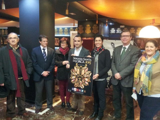 El Alcalde presenta el diseño ganador del III Concurso de Carteles de promoción turística de la Semana Santa de Lorca - 1, Foto 1