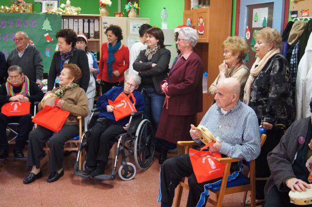 Municipal Authorities Christmas greetings users and professionals of all centers Senior Day, Alzheimer, Mentally Ill and Disabled, Foto 2
