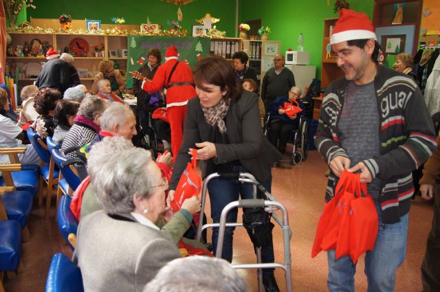 Municipal Authorities Christmas greetings users and professionals of all centers Senior Day, Alzheimer, Mentally Ill and Disabled, Foto 5