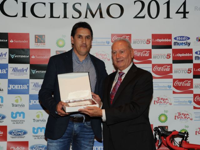 El ayuntamiento de Mazarrn premiado en la gala anual del ciclismo regional, Foto 1