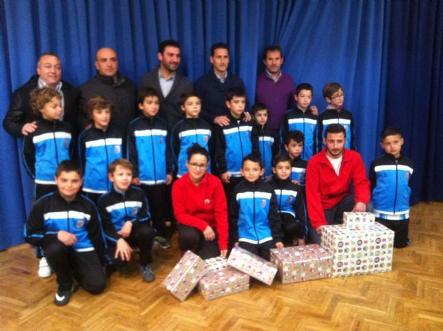 El Lorca Fútbol Base entrega a Cruz Roja casi 600 juguetes para los niños y niñas más desfavorecidos - 2, Foto 2