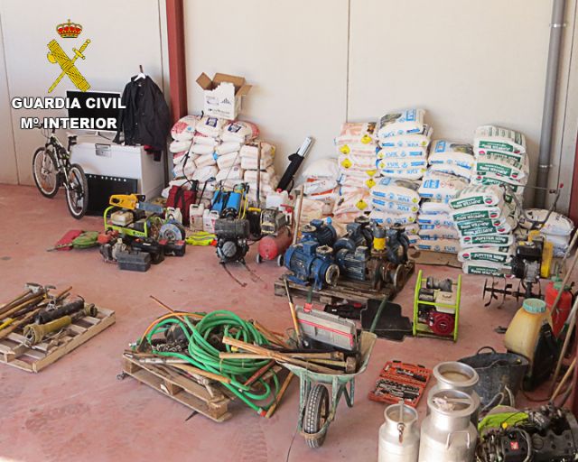 La Guardia Civil recupera 4 toneladas de fitosanitarios y abono, esclareciendo cerca de 50 robos en casas de campo - 1, Foto 1