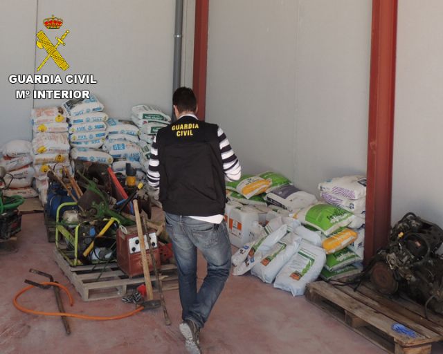 La Guardia Civil recupera 4 toneladas de fitosanitarios y abono, esclareciendo cerca de 50 robos en casas de campo - 2, Foto 2