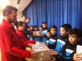 El Lorca Fútbol Base entrega a Cruz Roja casi 600 juguetes para los niños y niñas más desfavorecidos