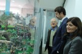 El consejero de Industria entrega la distincin Maestro Artesano Honorfico a Juan Antonio Garre, tras ms de 50 años montando el beln de Alqueras