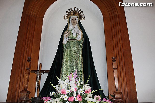 La Virgen de la Esperanza, patrona de los comerciantes y Salus Infirmorum, estrena vestido - 3