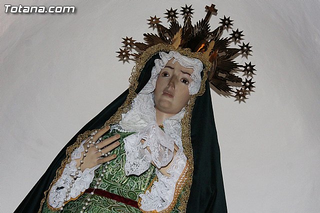 La Virgen de la Esperanza, patrona de los comerciantes y Salus Infirmorum, estrena vestido - 4