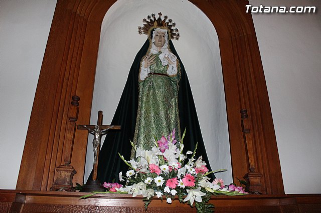 La Virgen de la Esperanza, patrona de los comerciantes y Salus Infirmorum, estrena vestido - 5
